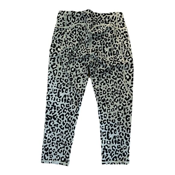 FITTIN Grey Leopard Print Sports Yoga Capri Leggings Size Small NEW - Picture 2 of 2